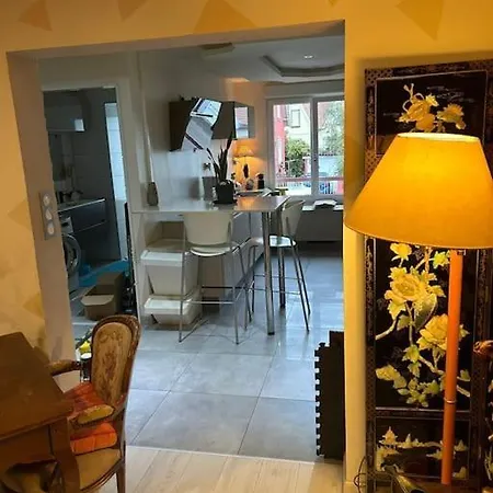 Apartment Charmant, Appartement, Parking Gratuit