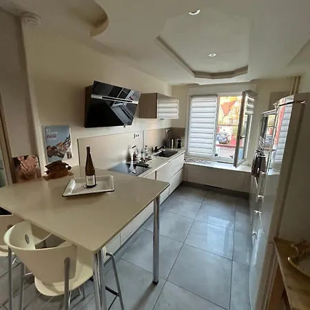 Apartment Charmant, Appartement, Parking Gratuit